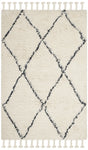 Safavieh Casablanca 4'-0" x 6'-0" Rug in Ivory / Grey
