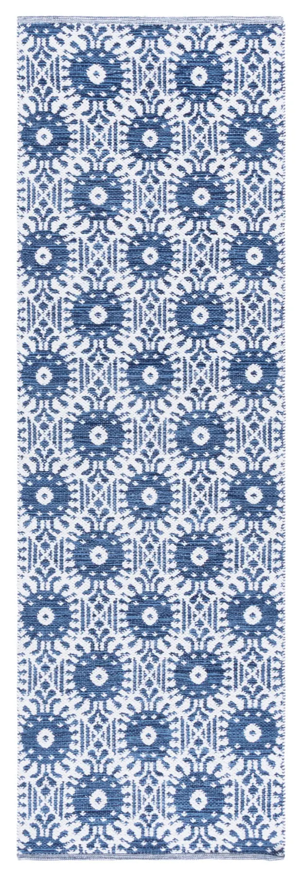 Safavieh Montauk 2'-3" x 7'-0" Rug in Navy / Ivory