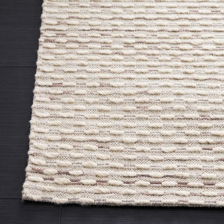 Safavieh Marbella 4'-0" x 6'-0" Rug in Beige