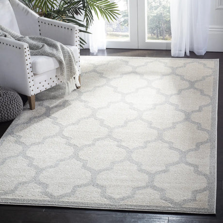 Safavieh Amherst 5'-3" x 8'-0" Rug in Beige / Light Grey