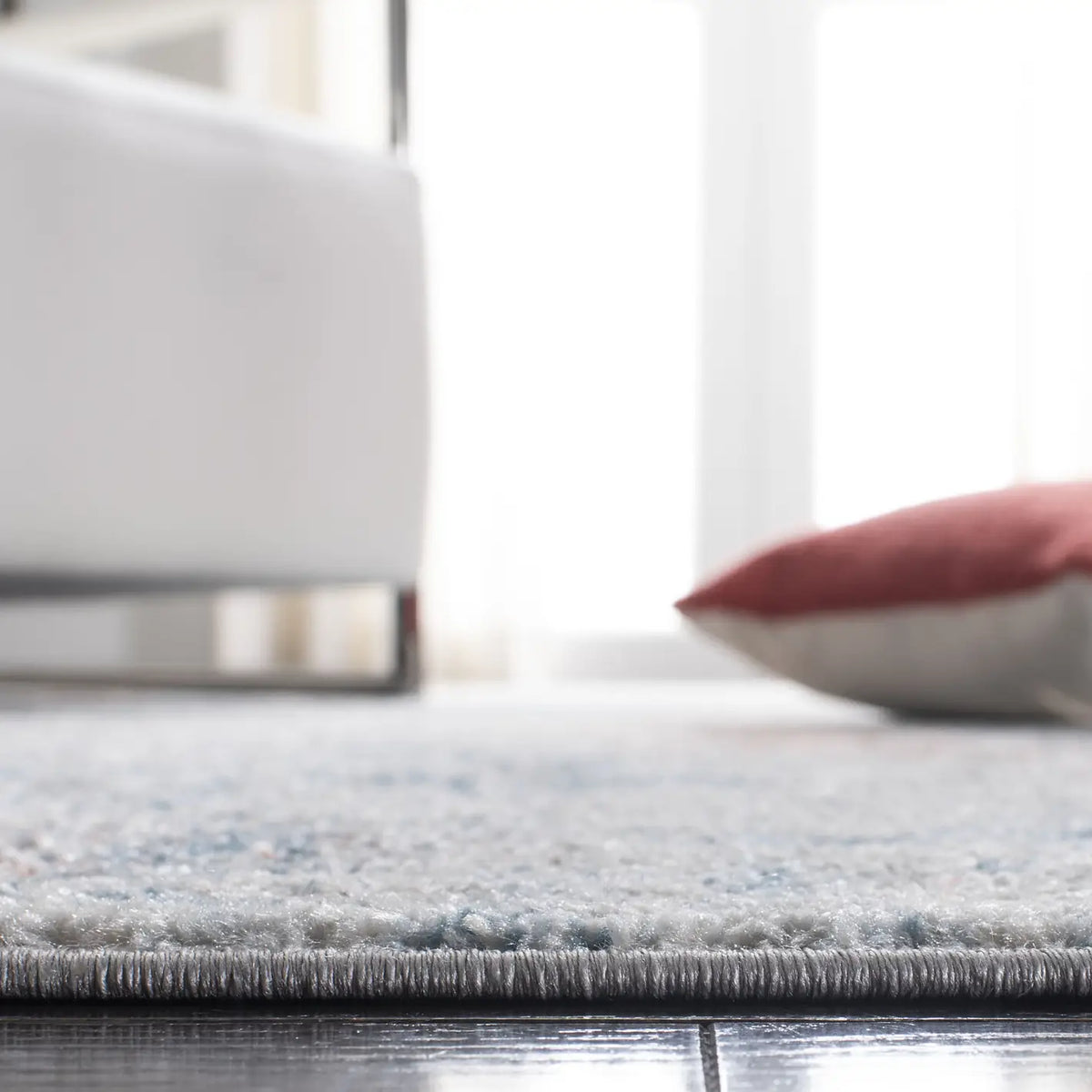 Safavieh Tulum 4'-0" x 6'-0" Rug in Light Blue / Ivory