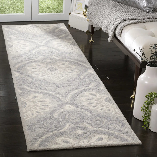 Safavieh Blossom 2'-3" x 8'-0" Rug in Light Grey / Ivory