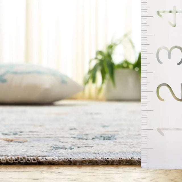 Safavieh Miranda 5'-0" x 8'-0" Rug in Grey / Ivory Beige