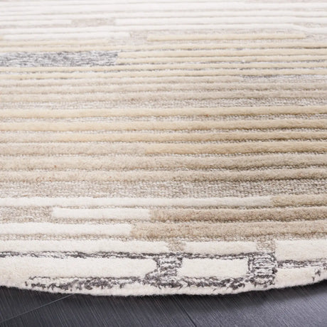 Safavieh Fifth Avenue 7'-0" x 7'-0" Rug in Natural / Beige