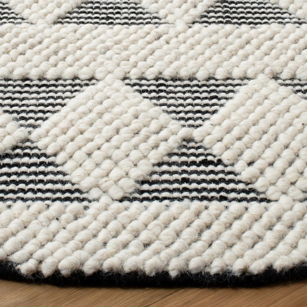 Safavieh Natura 6'-0" x 6'-0" Rug in Ivory / Black