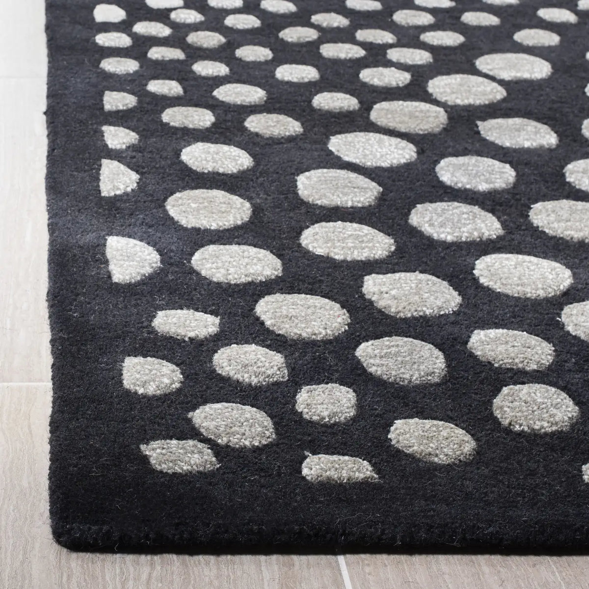 Safavieh Soho 3'-6" x 5'-6" Rug in Dark Grey