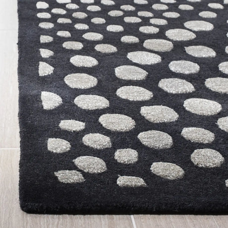 Safavieh Soho 3'-6" x 5'-6" Rug in Dark Grey