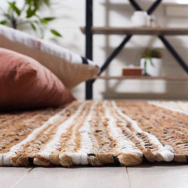 Safavieh Vintage Leather 4'-0" x 6'-0" Rug in Brown / Natural