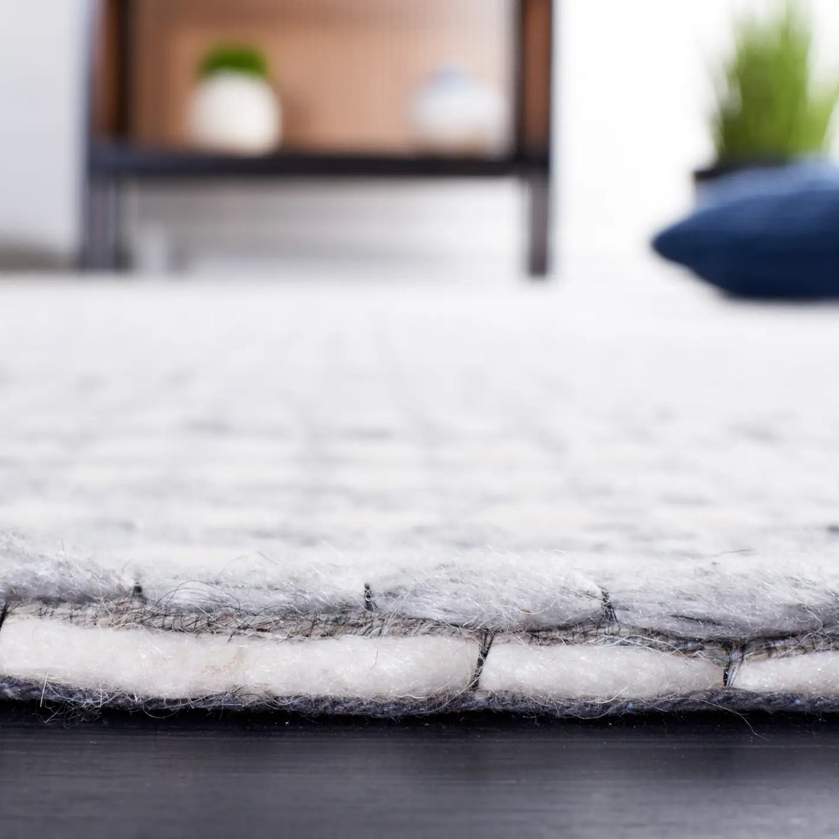 Safavieh Marbella 4'-0" x 6'-0" Rug in Grey / Ivory