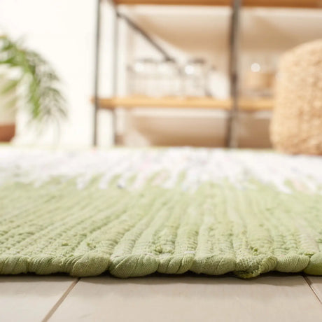 Safavieh Montauk 4'-0" x 6'-0" Rug in Ivory / Sea Green