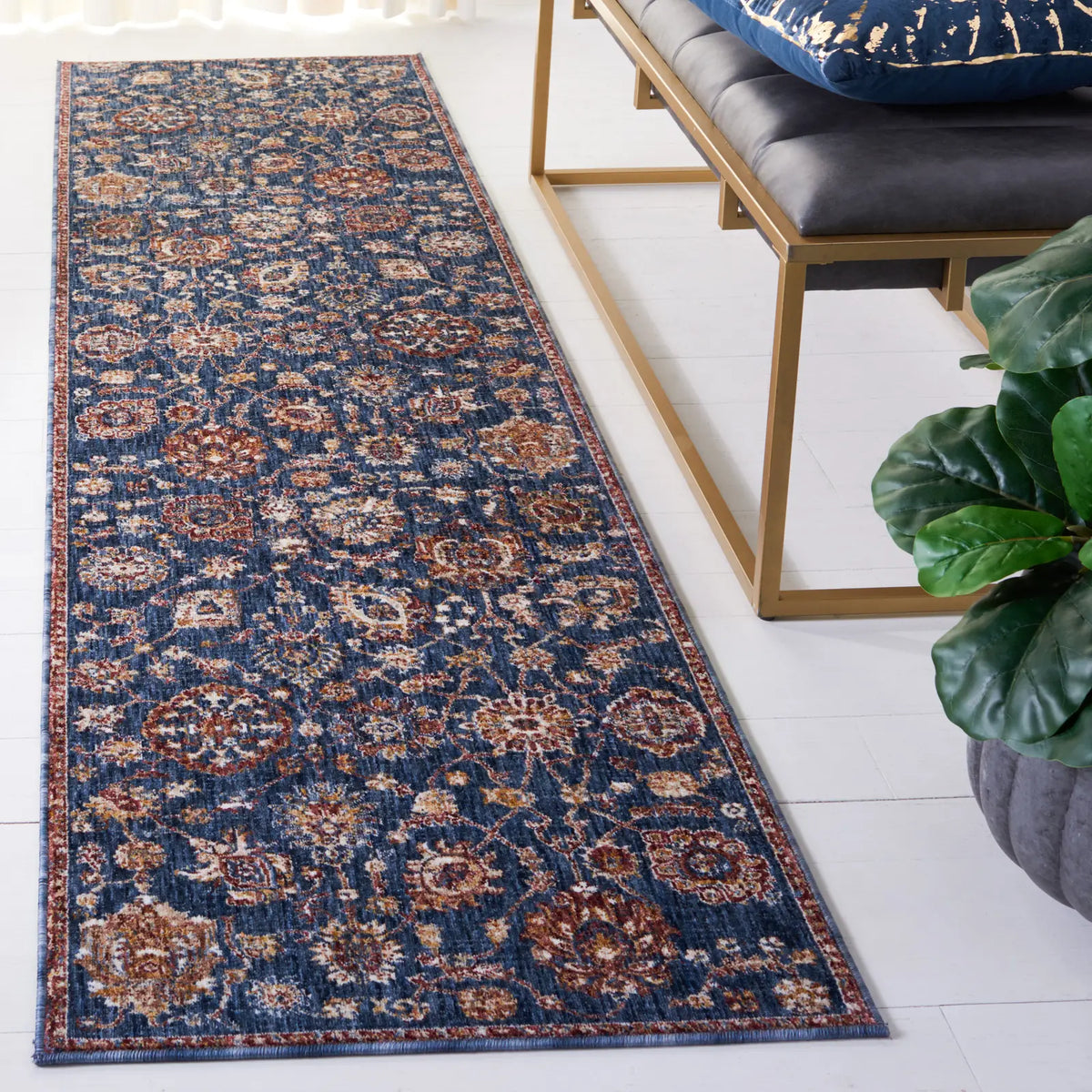 Safavieh Heirloom 700 2'-0" x 8'-0" Rug in Navy / Beige