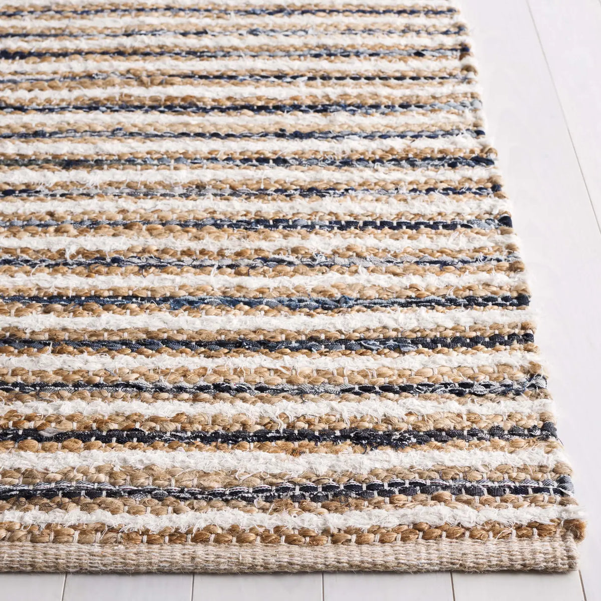 Safavieh Cape Cod 4'-0" x 6'-0" Rug in Natural / Navy