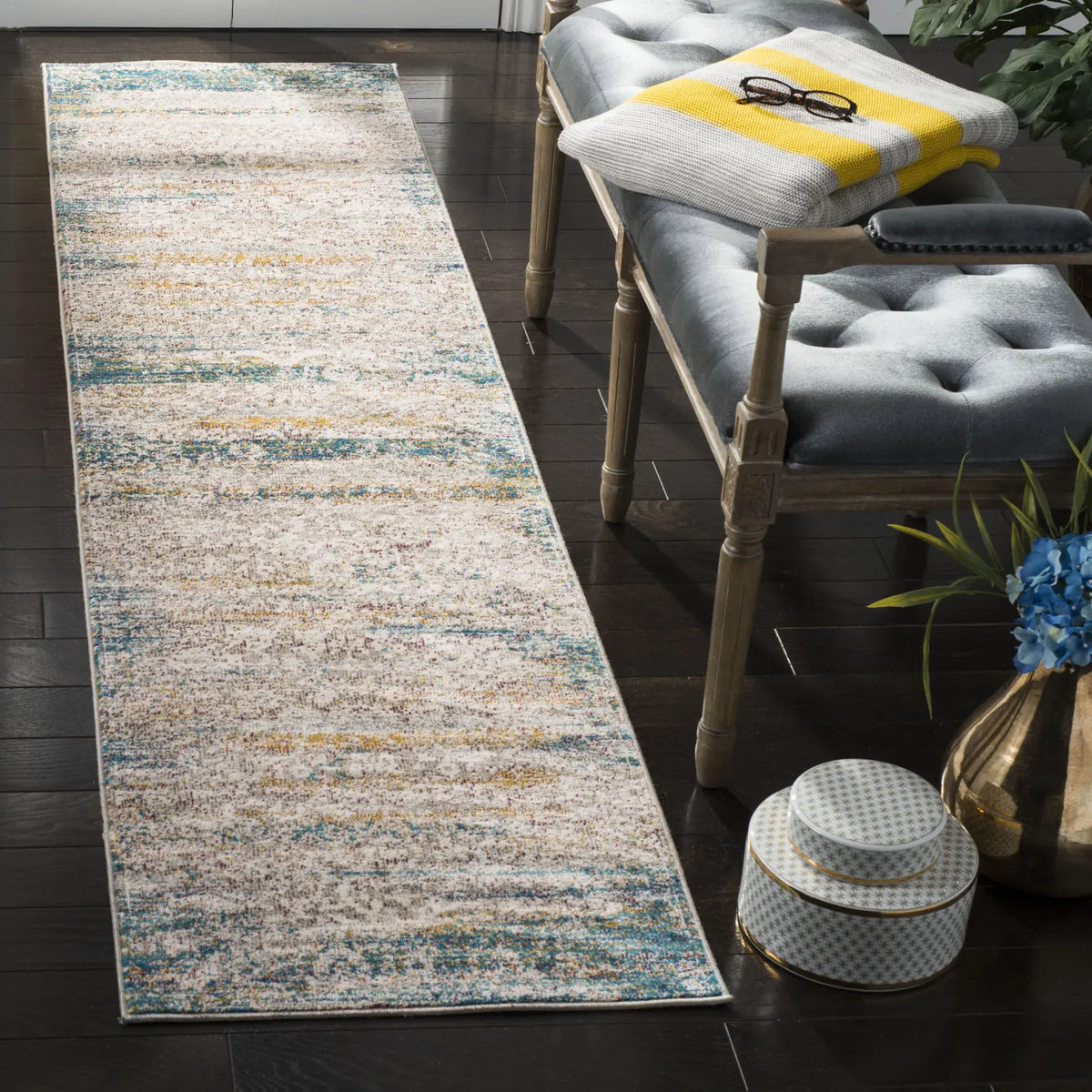Safavieh Aria 2'-0" x 8'-0" Rug in Blue / Creme