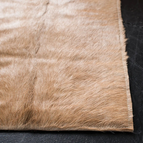 Safavieh Studio Leather 4'-0" x 6'-0" Rug in Beige / Brown