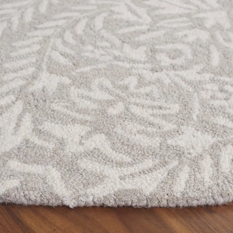 Safavieh Ebony 6'-0" x 6'-0" Rug in Light Grey / Ivory