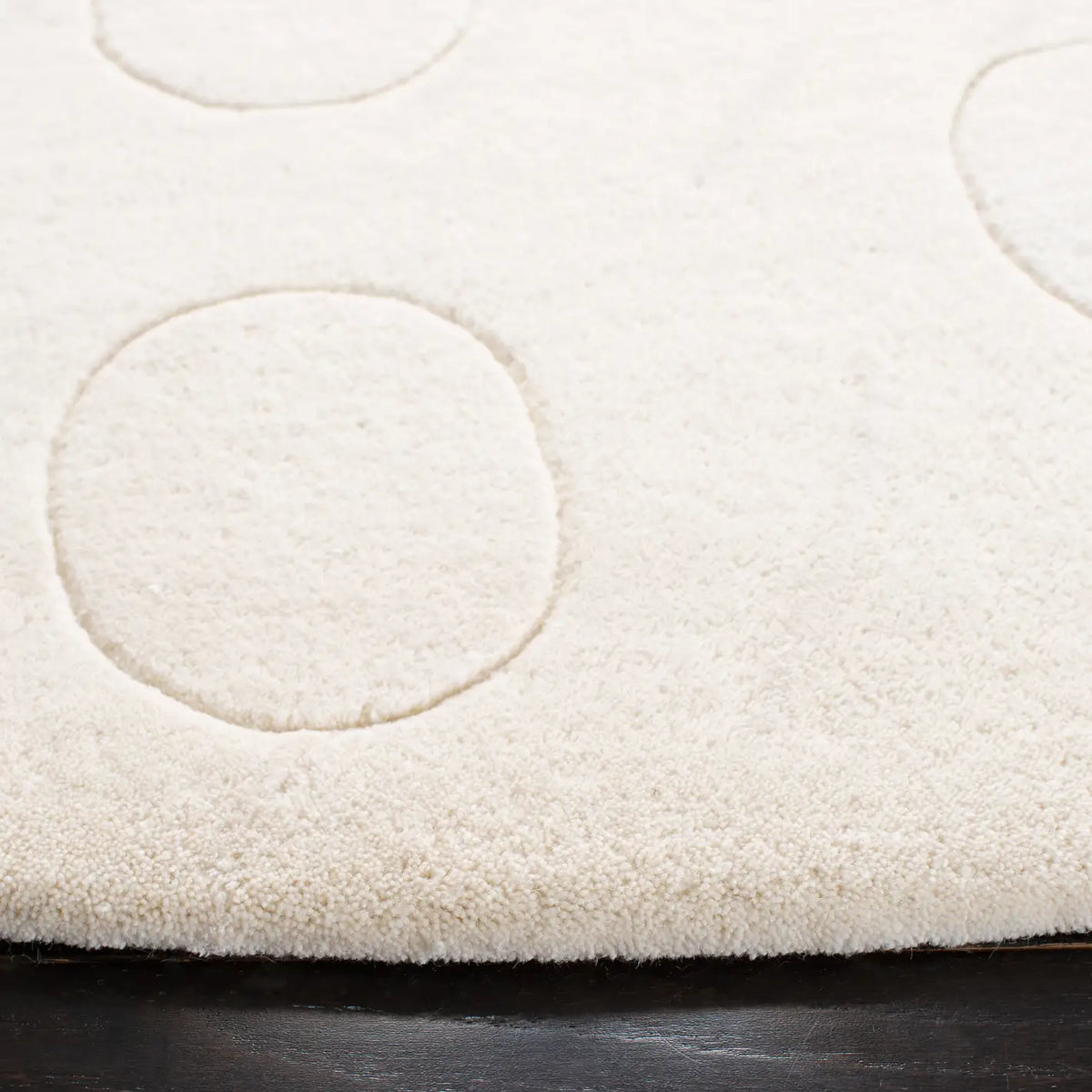 Safavieh Soho 6'-0" x 6'-0" Rug in White / White