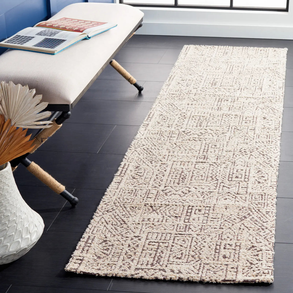 Safavieh Classic Vintage 2'-3" x 8'-0" Rug in Natural / Ivory