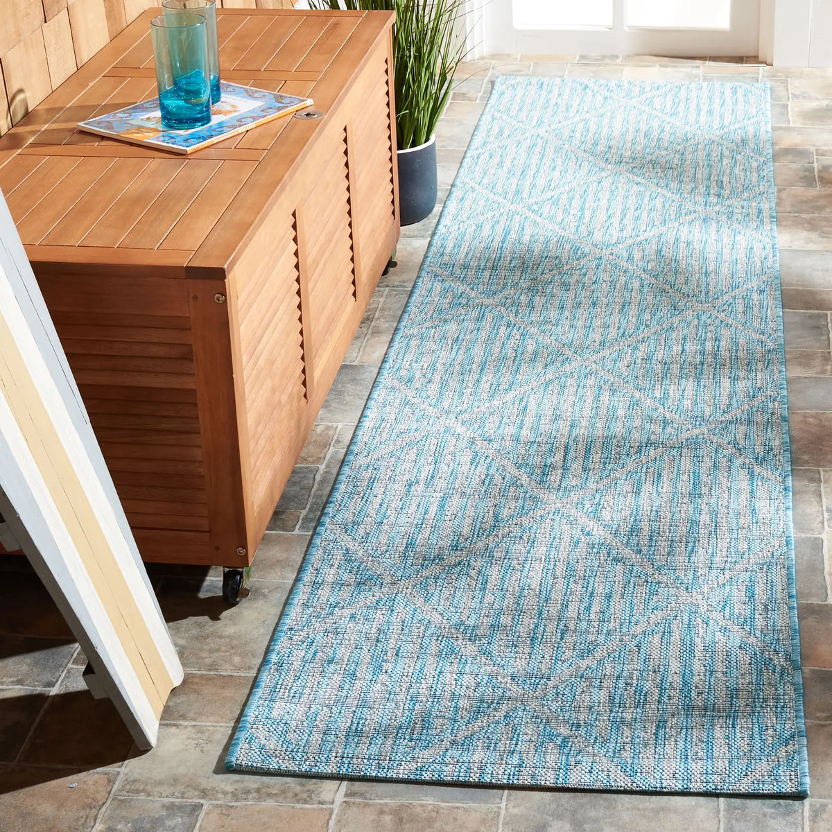 Safavieh Courtyard 2'-2" x 9'-0" Rug in Aqua / Grey