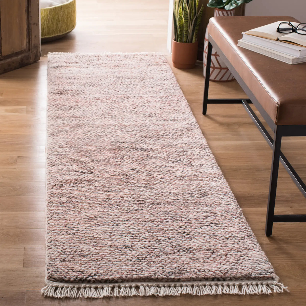 Safavieh Casablanca 2'-3" x 8'-0" Rug in Red