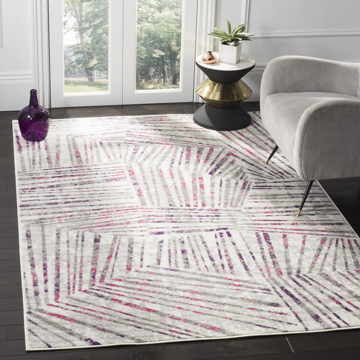 Safavieh Skyler 5'-1" x 7'-6" Rug in Grey / Pink