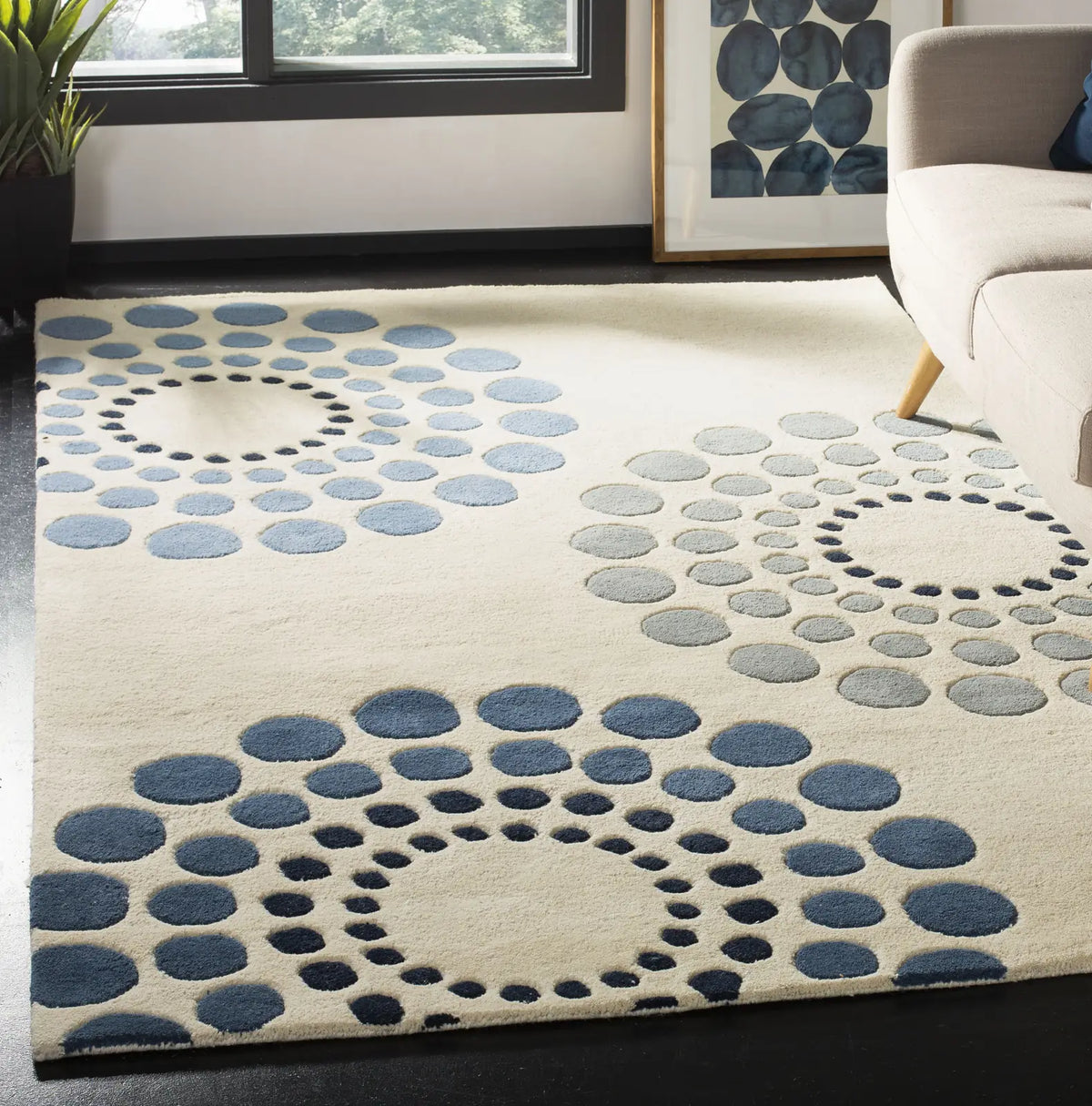 Safavieh Soho 3'-6" x 5'-6" Rug in Ivory / Multi