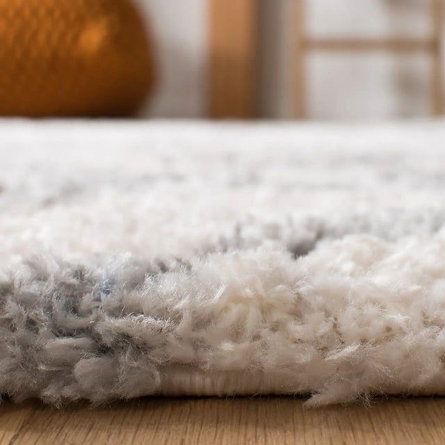Safavieh Berber Fringe Shag 4'-0" x 6'-0" Rug in Cream / Grey