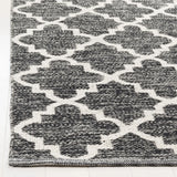 Safavieh Montauk 4'-0" x 6'-0" Rug in Black / Ivory