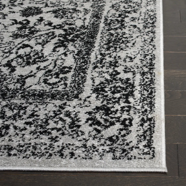Safavieh Adirondack 4'-0" x 6'-0" Rug in Grey / Black