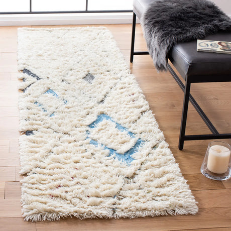 Safavieh Casablanca Shag 2'-6" x 6'-0" Rug in Ivory / Charcoal