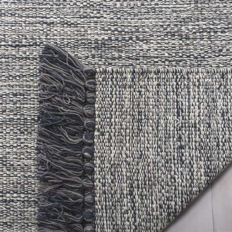 Safavieh Montauk 5'-0" x 8'-0" Rug in Grey