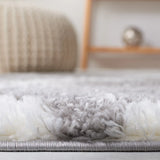 Safavieh Tahoe Shag 4'-0" x 6'-0" Rug in Grey / White