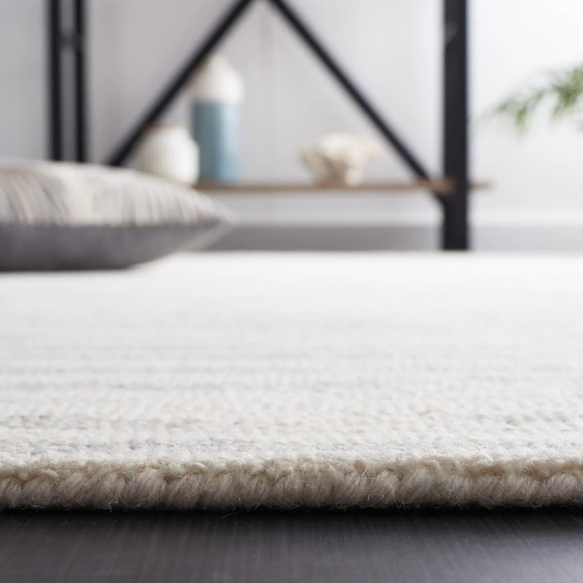 Safavieh Abstract 4'-0" x 6'-0" Rug in Ivory / Light Blue