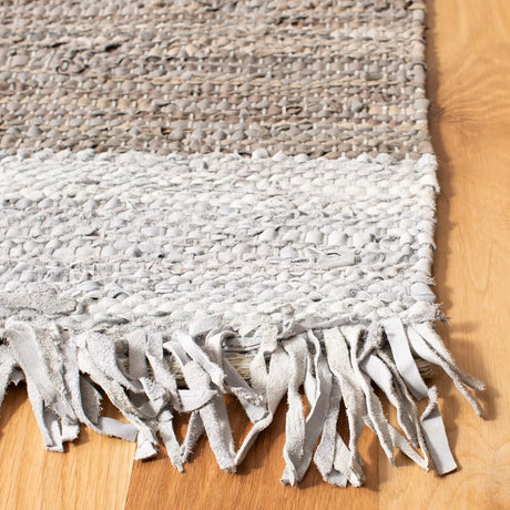 Safavieh Vintage Leather 4'-0" x 6'-0" Rug in Light Grey / Taupe
