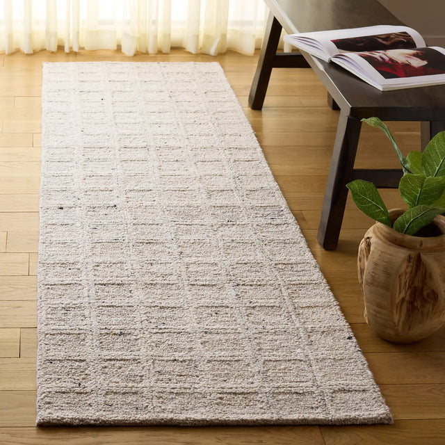 Safavieh Pine 2'-3" x 8'-0" Rug in Grey