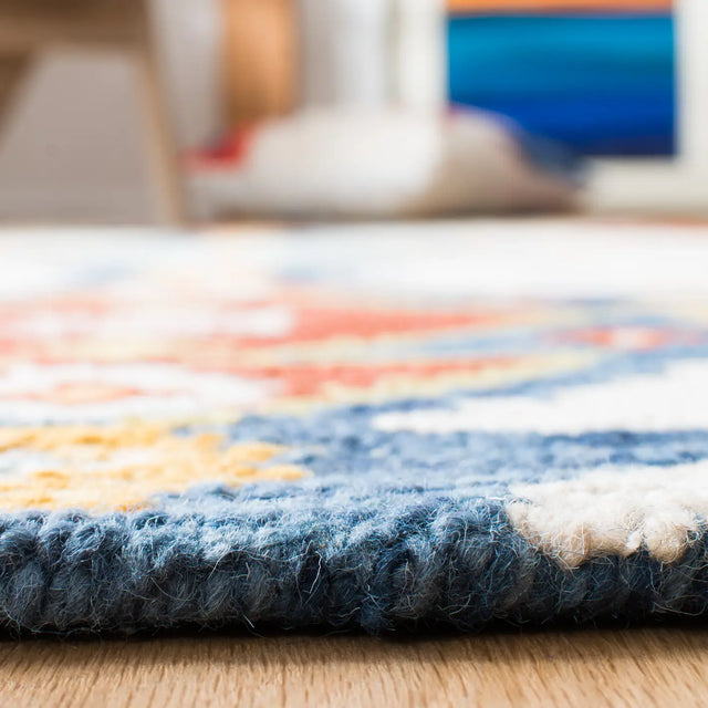 Safavieh Aspen 4'-0" x 6'-0" Rug in Ivory / Blue