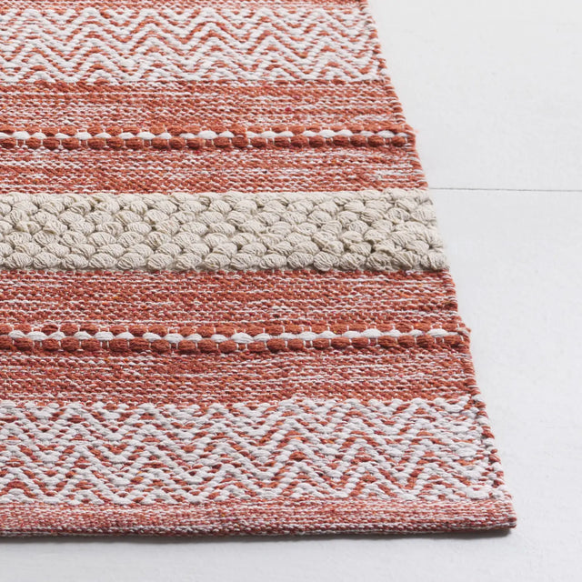 Safavieh Montauk 4'-0" x 6'-0" Rug in Orange / Ivory