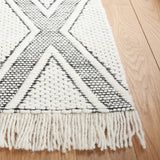 Safavieh Natura 4'-0" x 6'-0" Rug in Ivory / Black