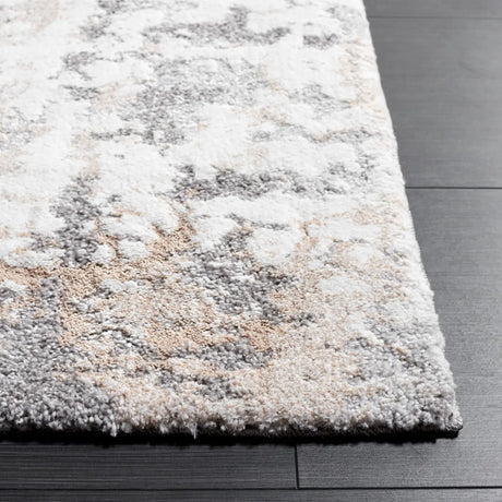 Safavieh Century 300 4'-5" x 6'-5" Rug in Beige / Grey