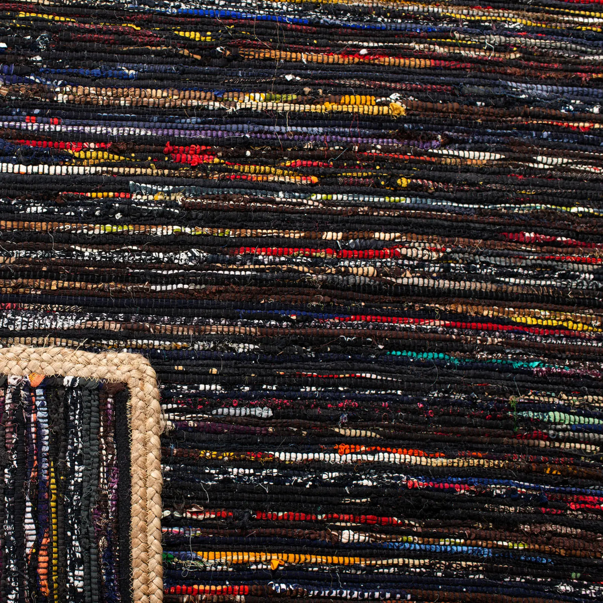 Safavieh Montauk 5'-0" x 8'-0" Rug in Black / Natural