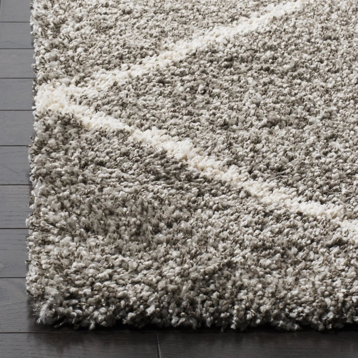 Safavieh Hudson Shag 6'-0" x 9'-0" Rug in Grey / Ivory