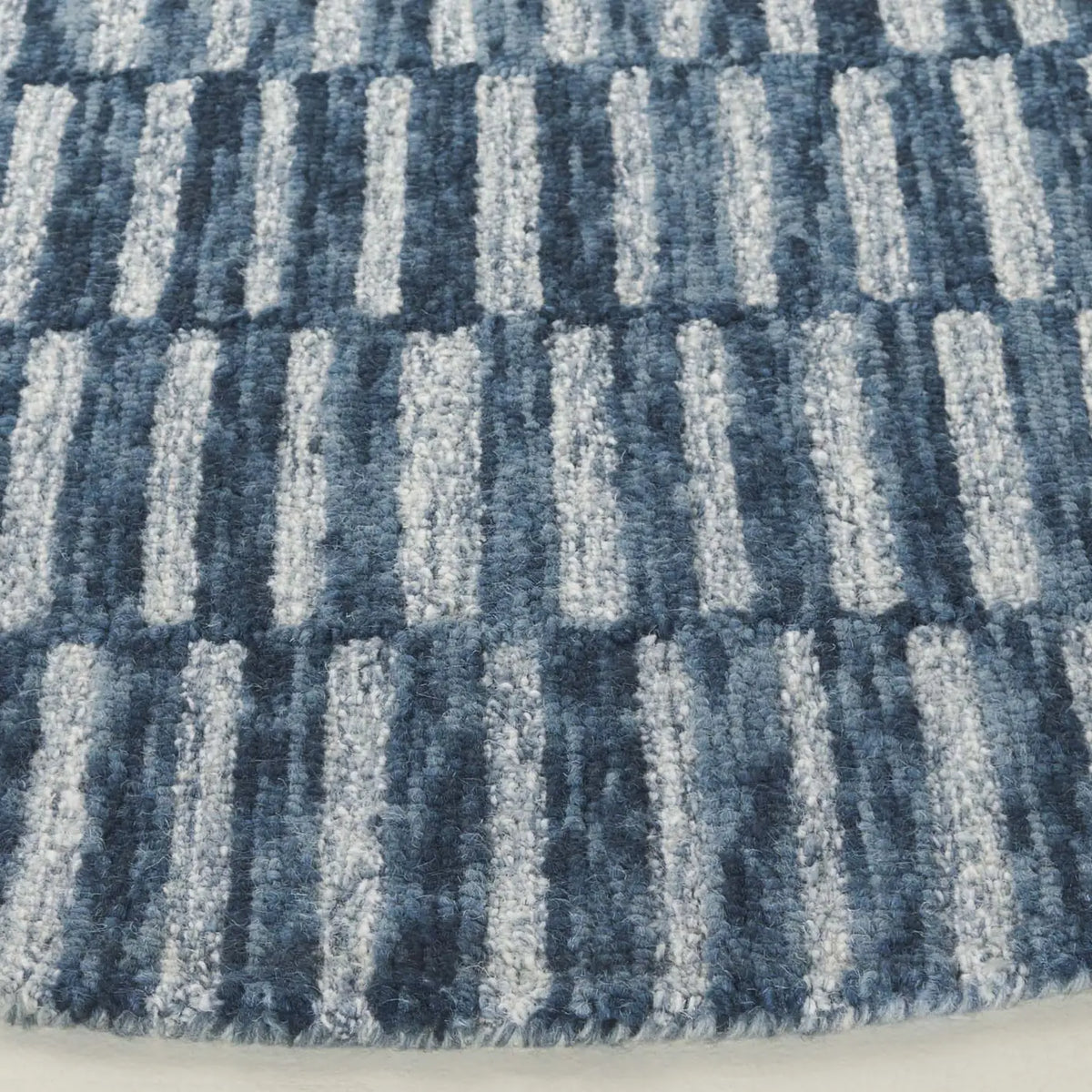 Safavieh Ebony 6'-0" x 6'-0" Rug in Navy / Light Blue