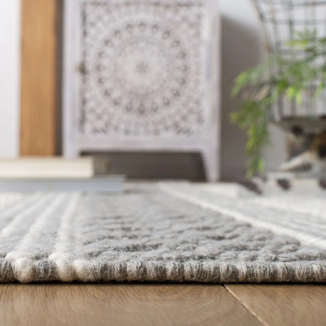 Safavieh Natura 4'-0" x 6'-0" Rug in Ivory / Grey