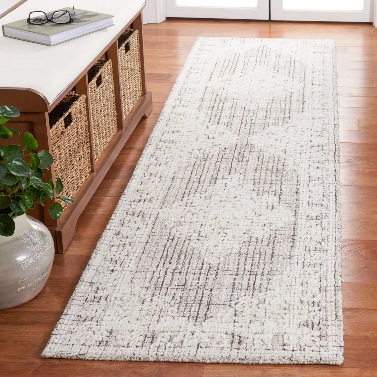 Safavieh Ebony 2'-3" x 9'-0" Rug in Brown / Ivory