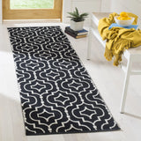 Safavieh Montauk 2'-3" x 7'-0" Rug in Black / Ivory