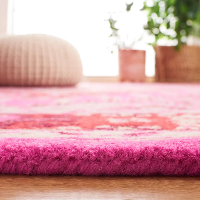 Safavieh Bellagio 5'-0" x 8'-0" Rug in Red / Pink