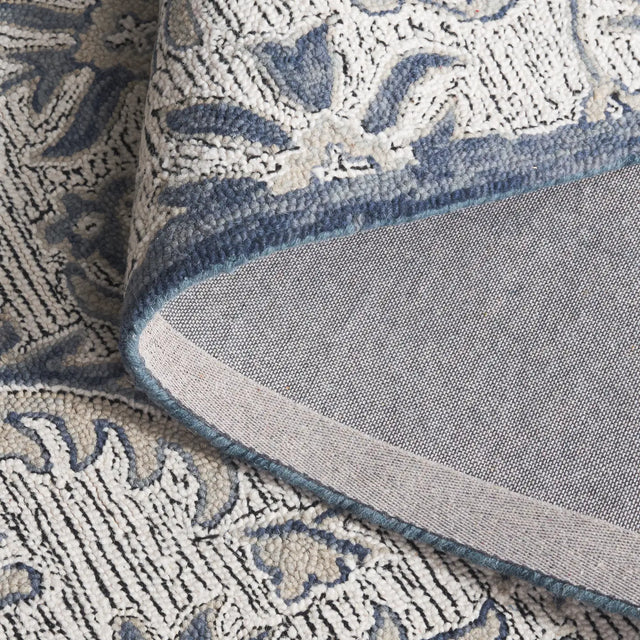 Safavieh Metro 4'-0" x 6'-0" Rug in Ivory / Grey