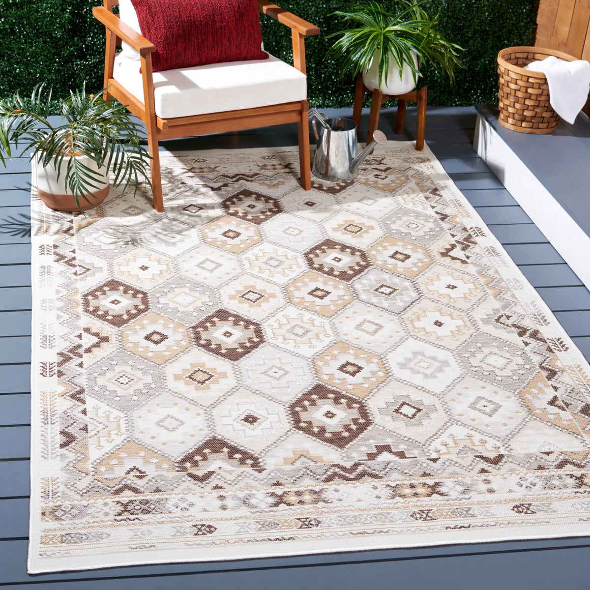 Safavieh Sunrise 5'-3" x 7'-7" Rug in Ivory / Beige Brown