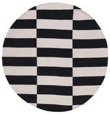 Safavieh Montauk 6'-0" x 6'-0" Rug in Black / Ivory