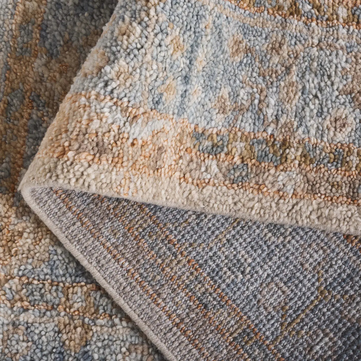 Safavieh Samarkand 6'-0" x 9'-0" Rug in Light Blue / Beige