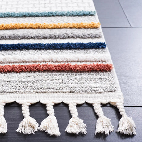 Safavieh Marrakesh 4'-0" x 6'-0" Rug in Ivory / Multi